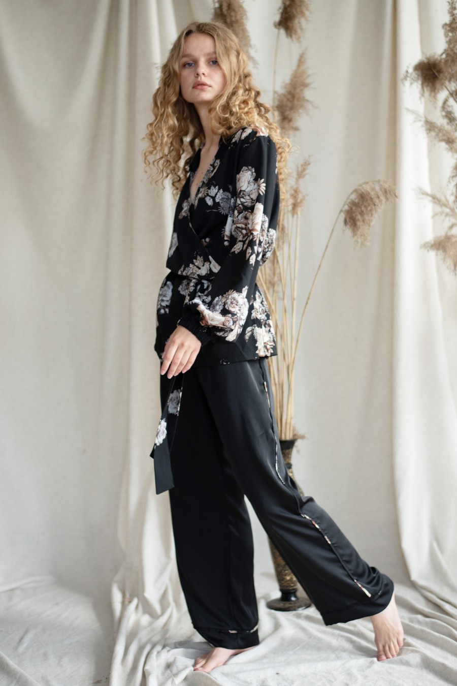 

Комплект: халат и брюки Silence () Чёрный микс, Комплект: халат и брюки Silence 42(S) Чёрный микс