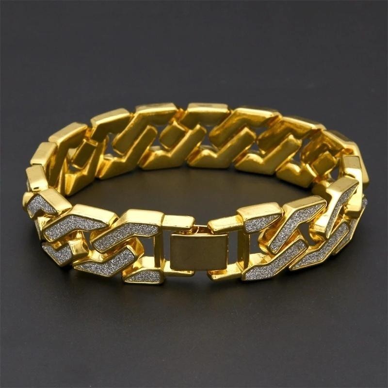 

Браслет кубинское звено ширина 16 мм, длинна 20 см Gold