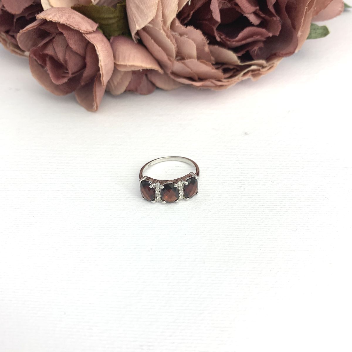 

Серебряное кольцо jill с натуральным гранатом 2.963ct 18 размер