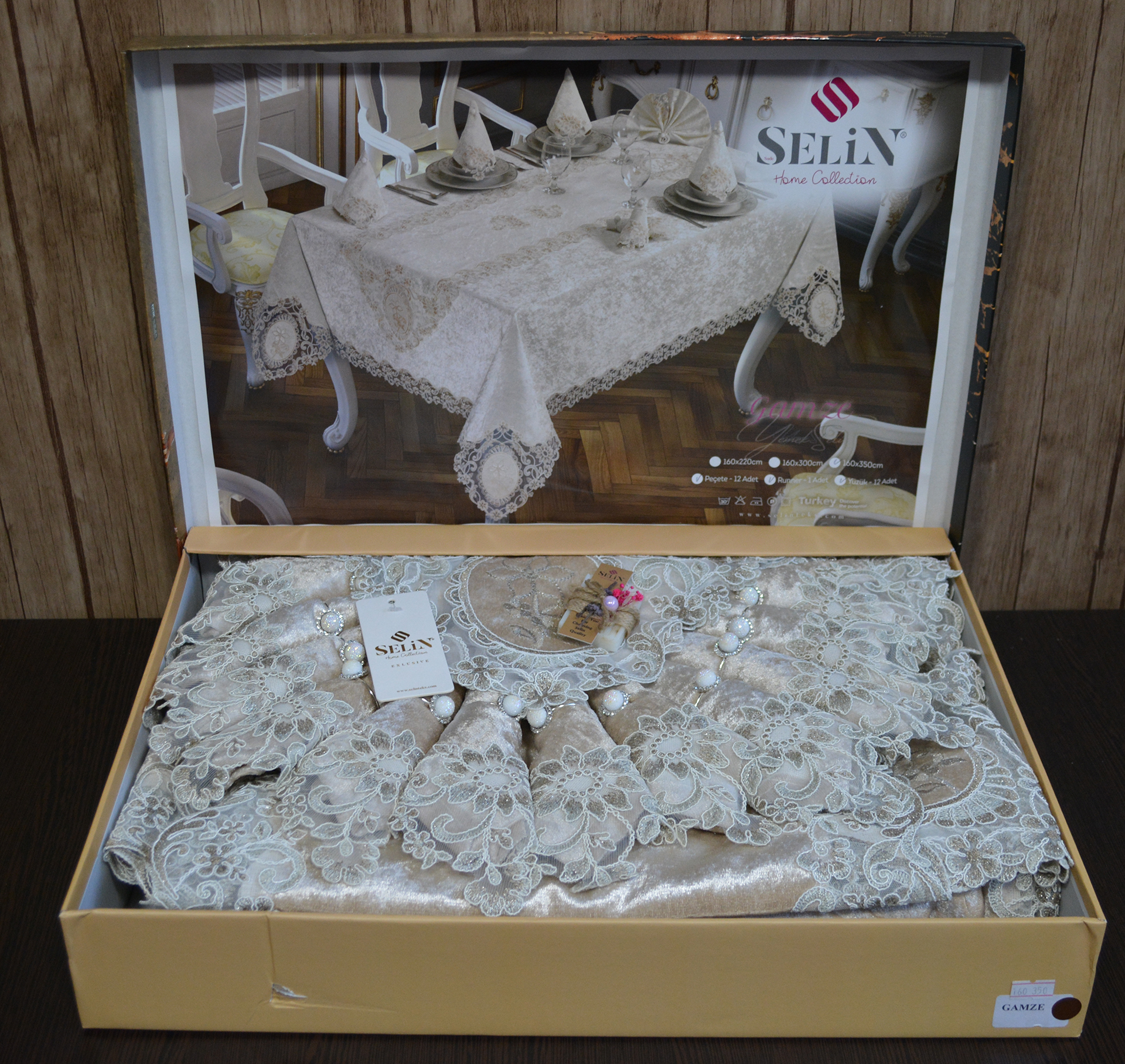 

Велюрова скатертина з ранером Selin Gamze Set 160x350+12 серветок - Бежевий (33061-0)