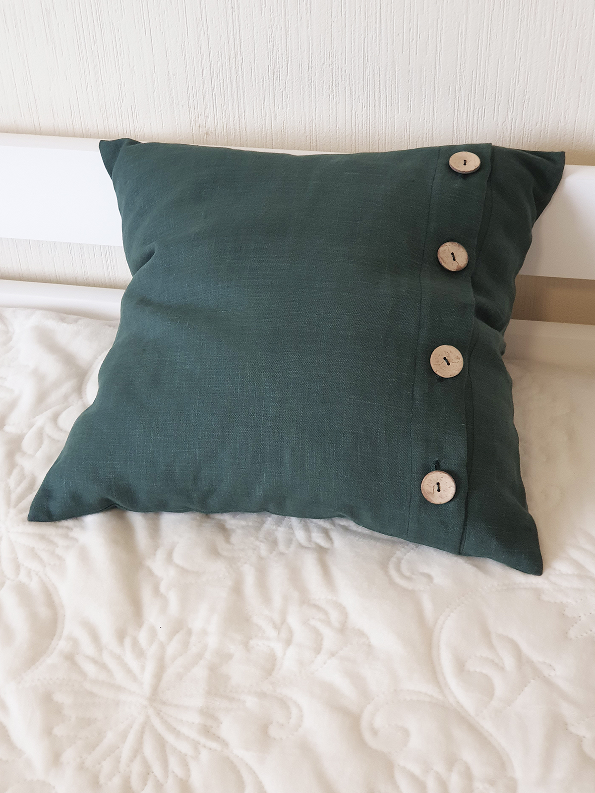

Декоративная льняная подушка зеленая 40 х 40 см - linen island