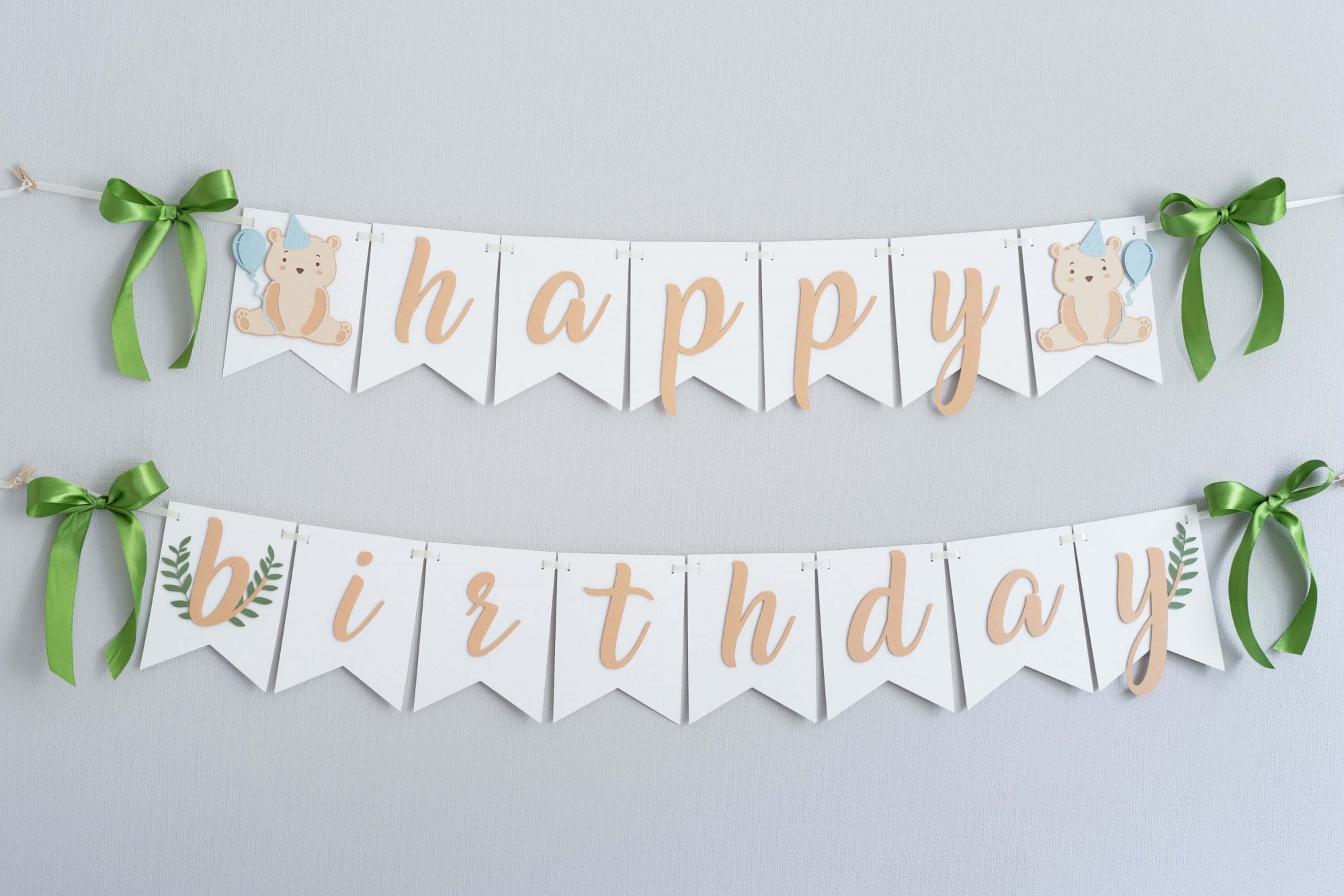 

Поздравительная гирлянда Happy Birthday с мишкой Decozavr коричневая + голубая