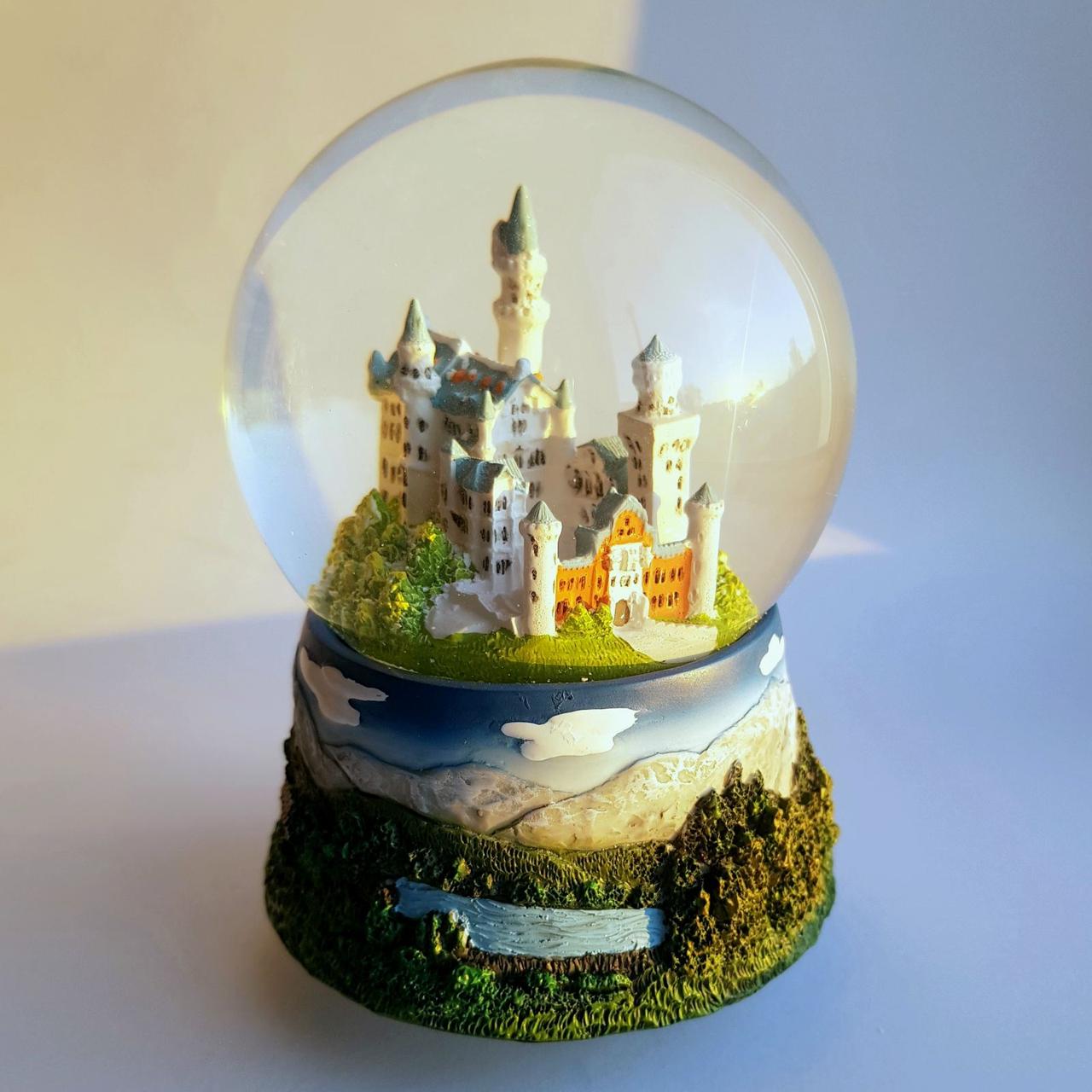 

Снежный музыкальный шар c вращением Замок Neuschwanstein 10х16 см