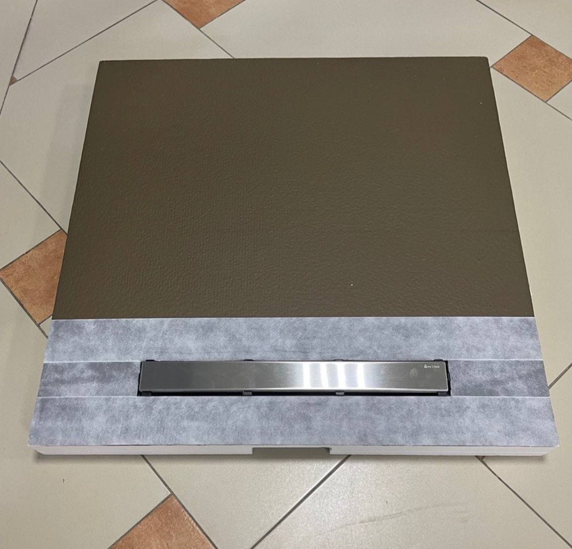 

Душовий піддон Confluo Board UNI 900 з вбудованим лотком Frameless Line 550