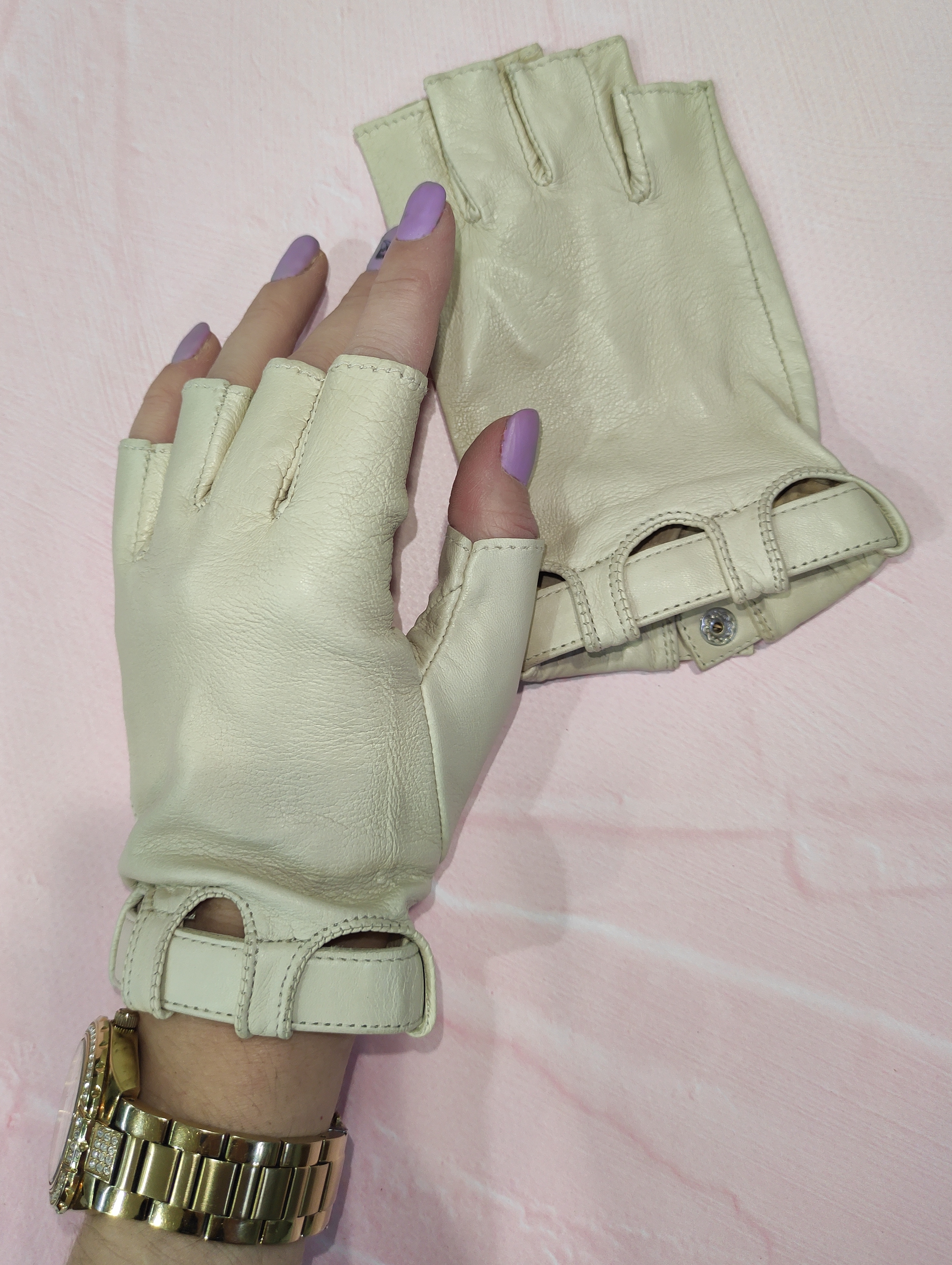 

Женские перчатки митенки кожаные GlovesUA мод.359 р.6 белые