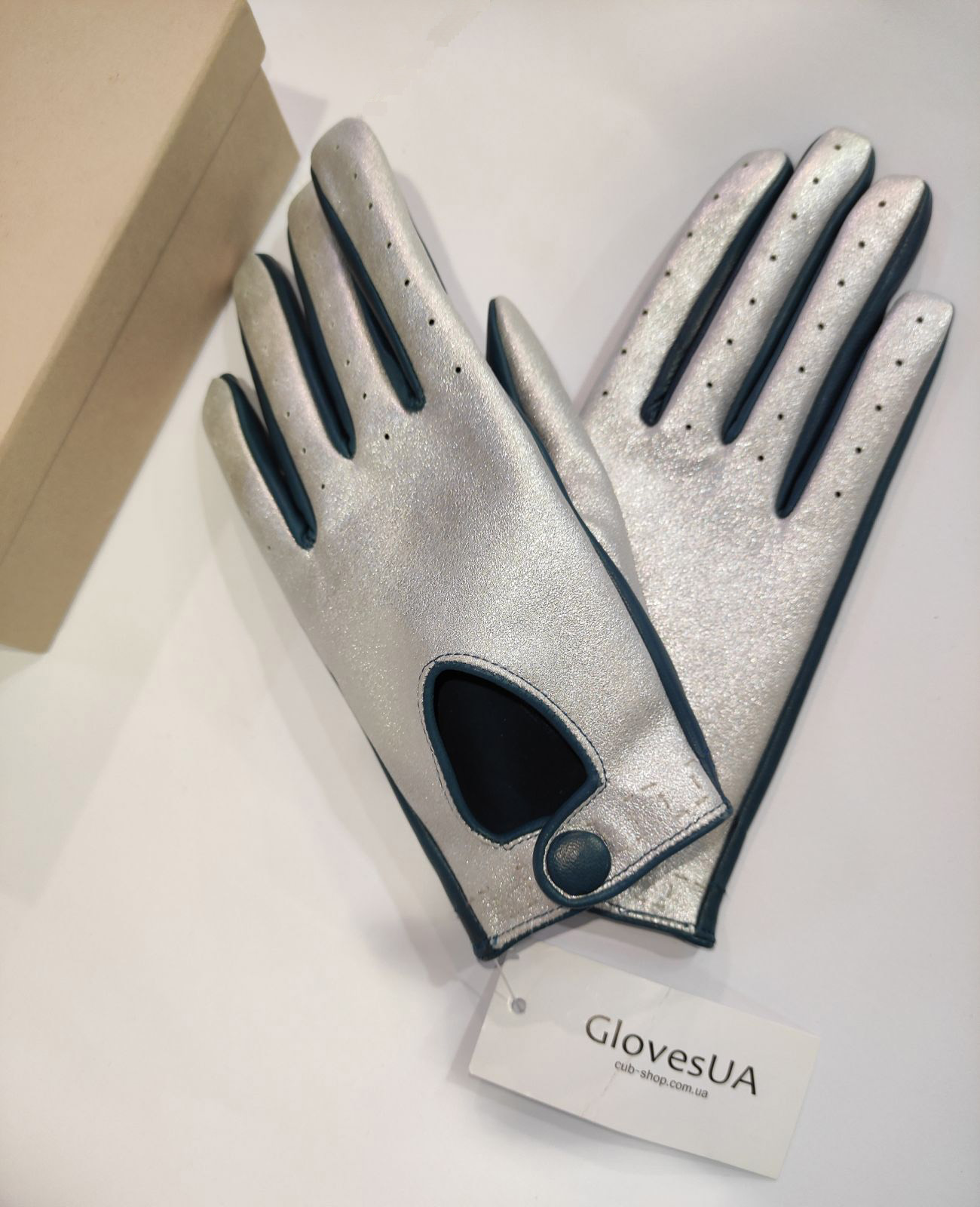 

Женские автомобильные кожаные перчатки GlovesUA мод.274 р.8,5 серебро