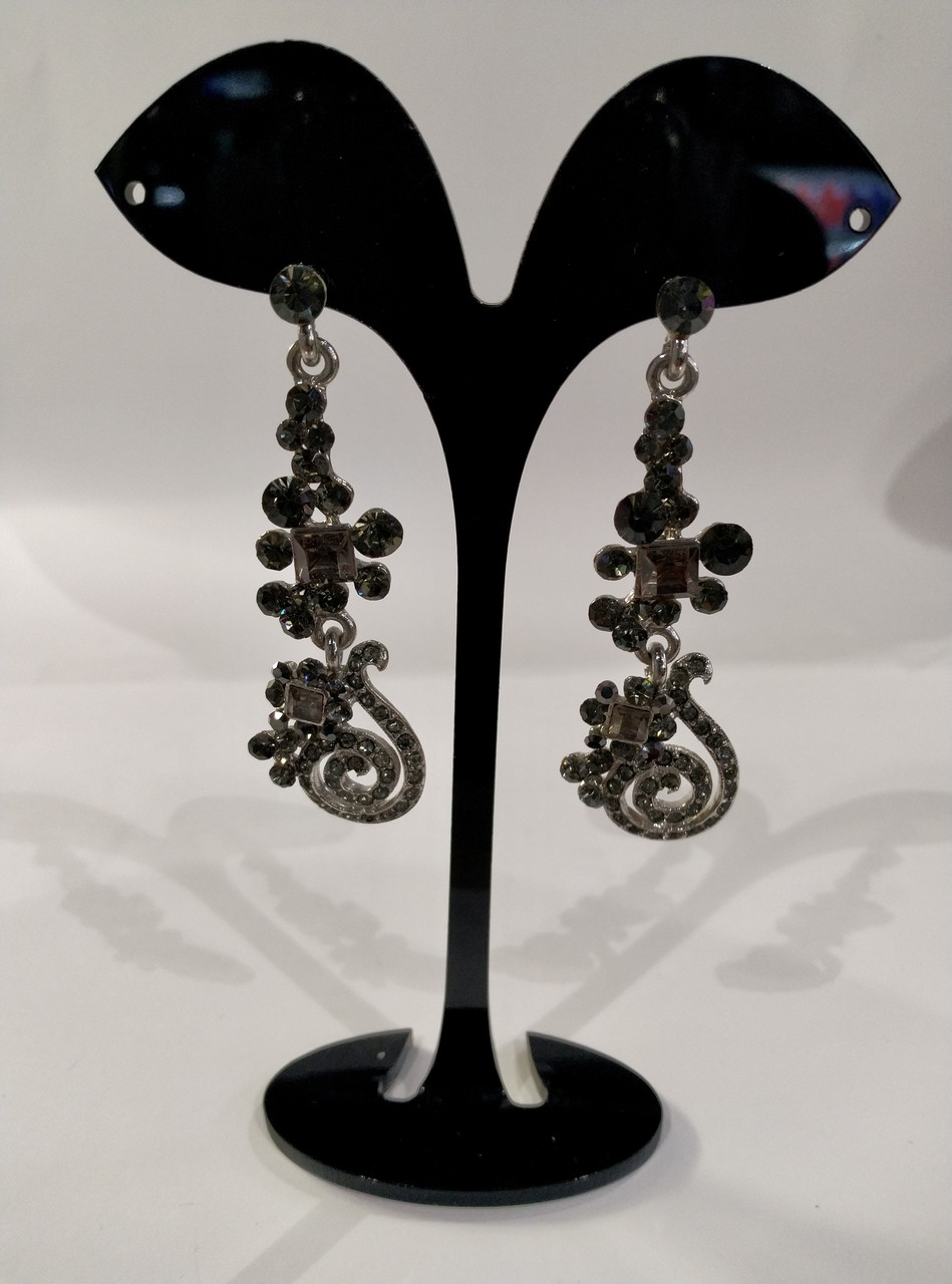 

Сережки нарядне вечерние с черными камнями в серебреном цвете бижутерия