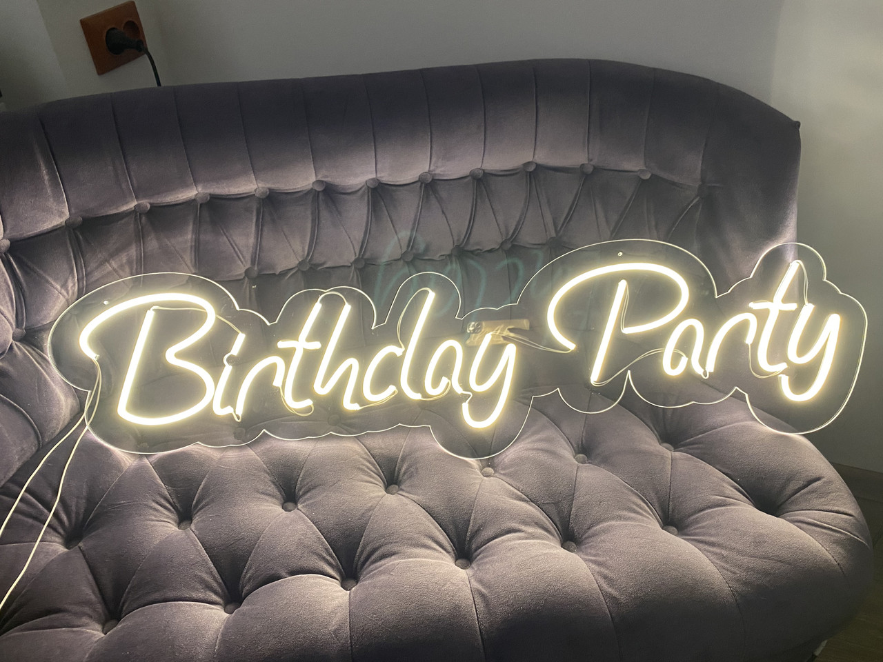 

Неоновая надпись Birthday Party на акриловой основе Manific Decor