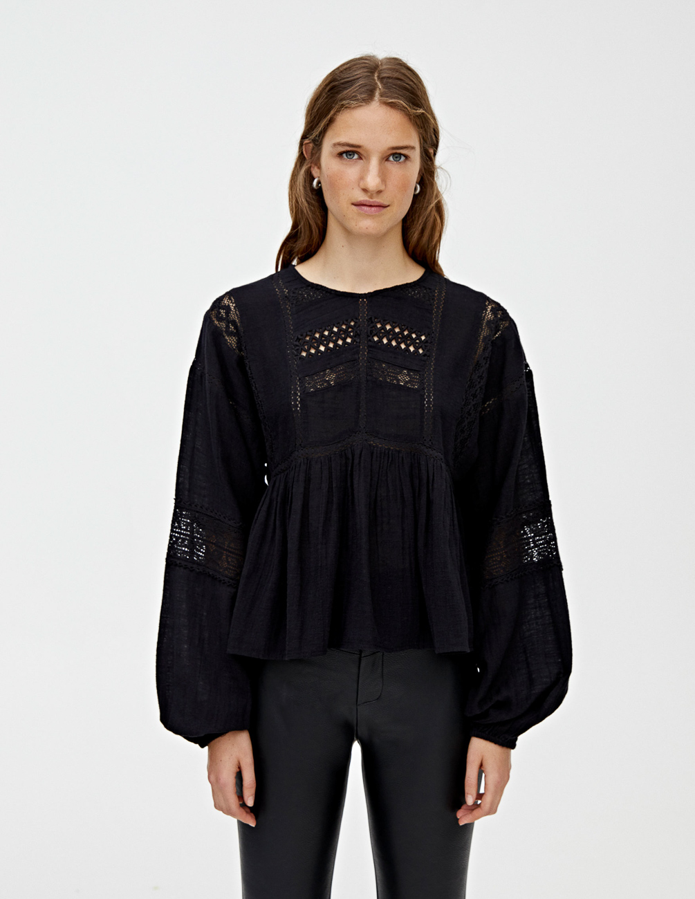 

Блуза PULL & BEAR Ж1080387 (9774/398/800) цвет черный, Блуза PULL & BEAR Ж1080387 (9774/398/800) цвет черный M