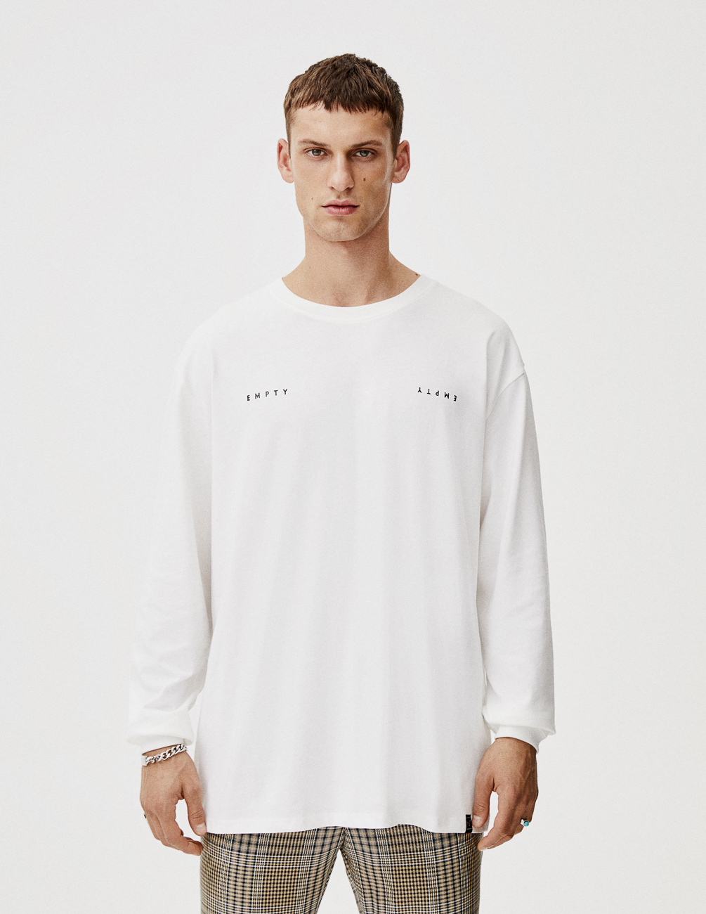 

Футболка д/р PULL & BEAR М0117966 (9243/521/251) цвет белый, Футболка д/р PULL & BEAR М0117966 (9243/521/251) цвет белый L