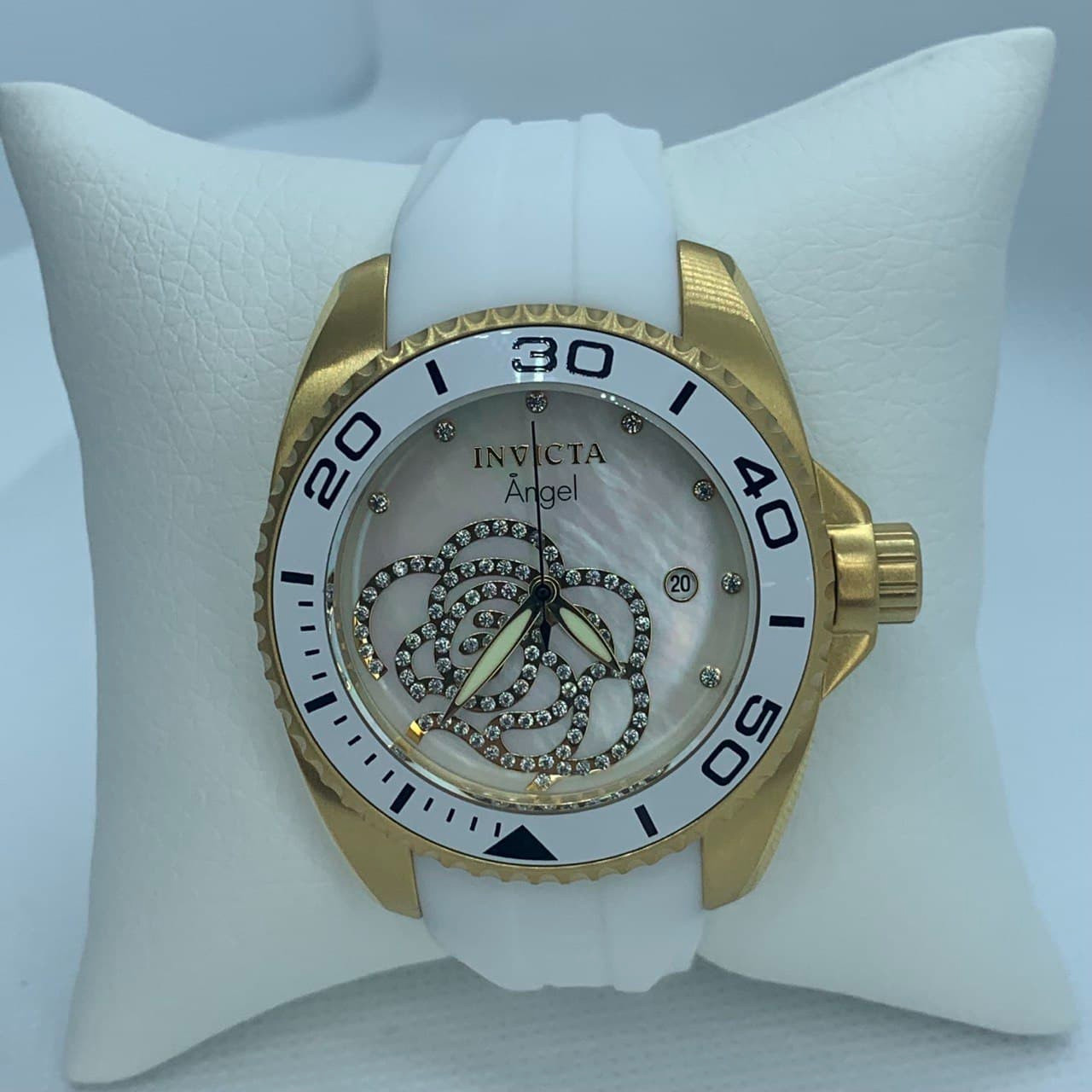 

Швейцарские женские кварцевые наручные часы Invicta 0488