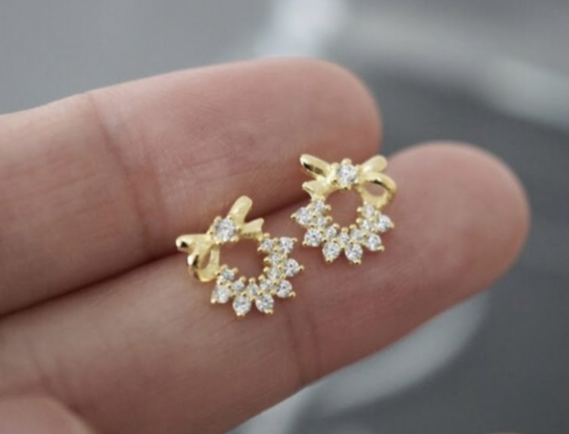 

Серебряные женские серьги Rich S 925 пробы позолоченные желтым золотом Au 585, с камнями Циркония, новогодние маленькие серьги-гвоздики E-1-3