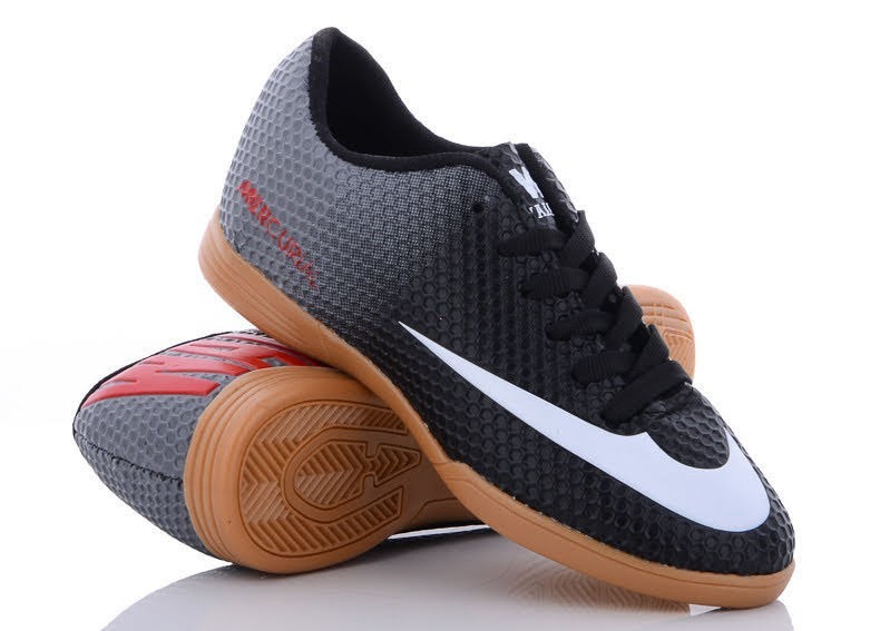 

Футзалки (бампы) Walked Mercurial 30 38 размер 24,5 см black\white