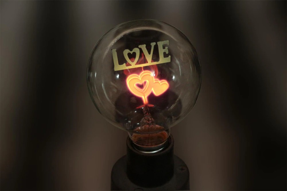 

Декоративная лампа EDISON G80 E27 220v 3W модель Love (sv0474)