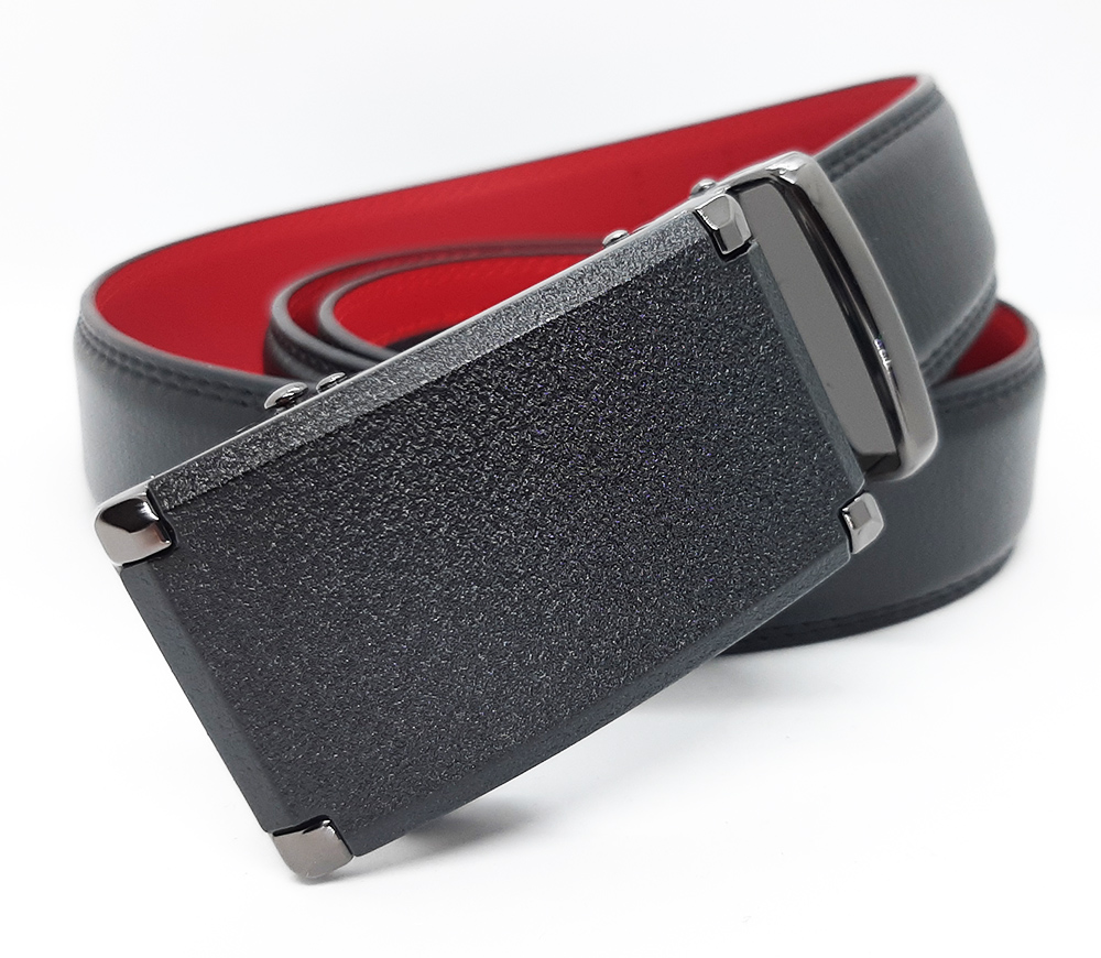 

Ремень мужской кожанный с металлической автоматической пряжкой 125 см черный (144.j4)