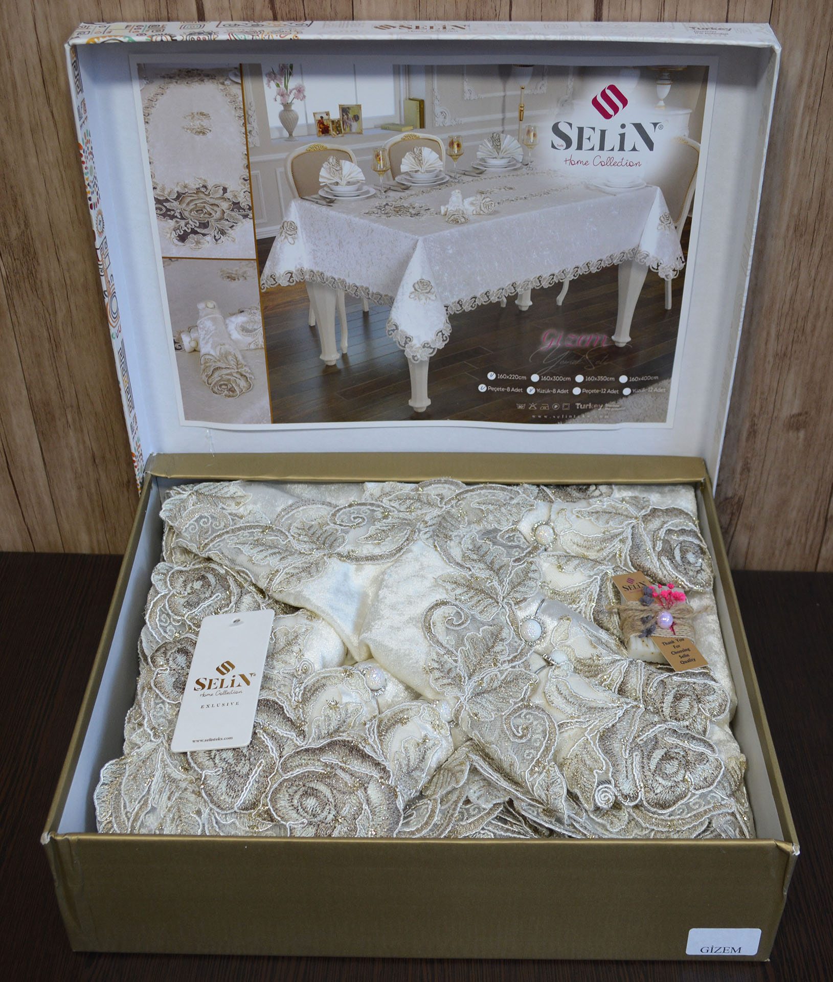 

Велюрова скатертина Selin Gizem Set 160x220+8 серветок - Кремовий (33089-1)