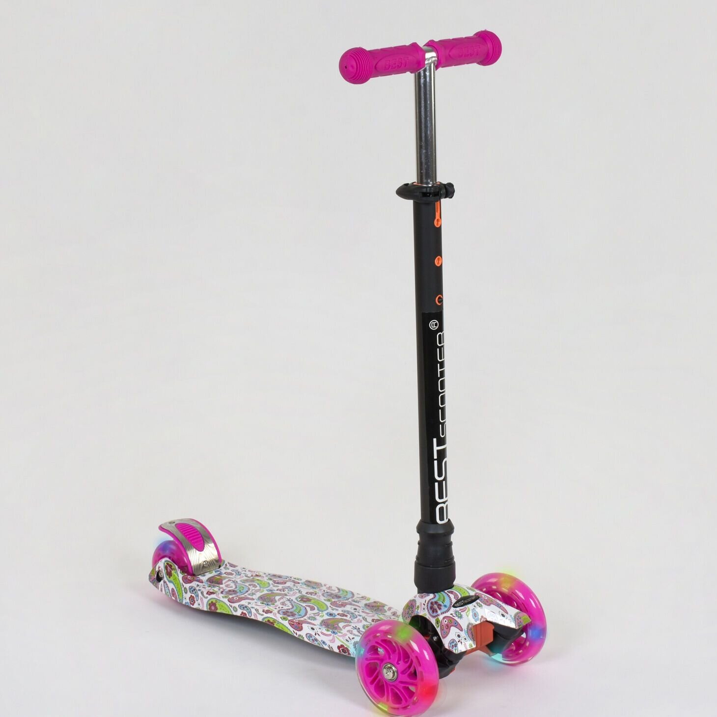 

Самокат Best Scooter Maxi Бело-розовый (А 25598/779-1341)