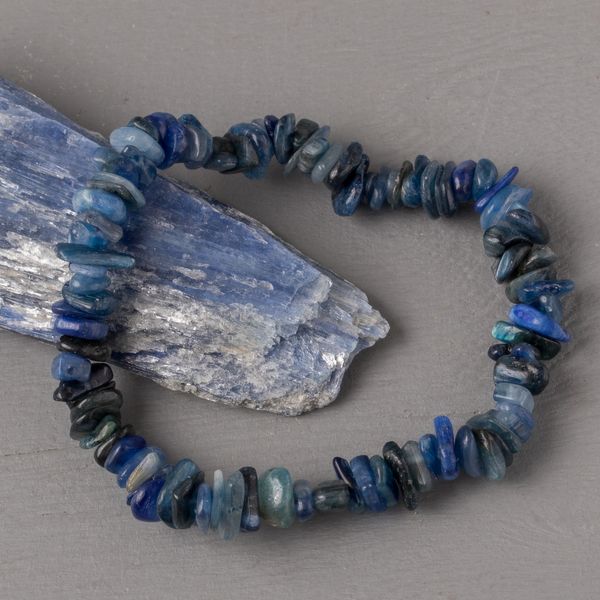 

Браслет Камни-Маркет из Кианита Дистен бусины 4х8мм на резинке