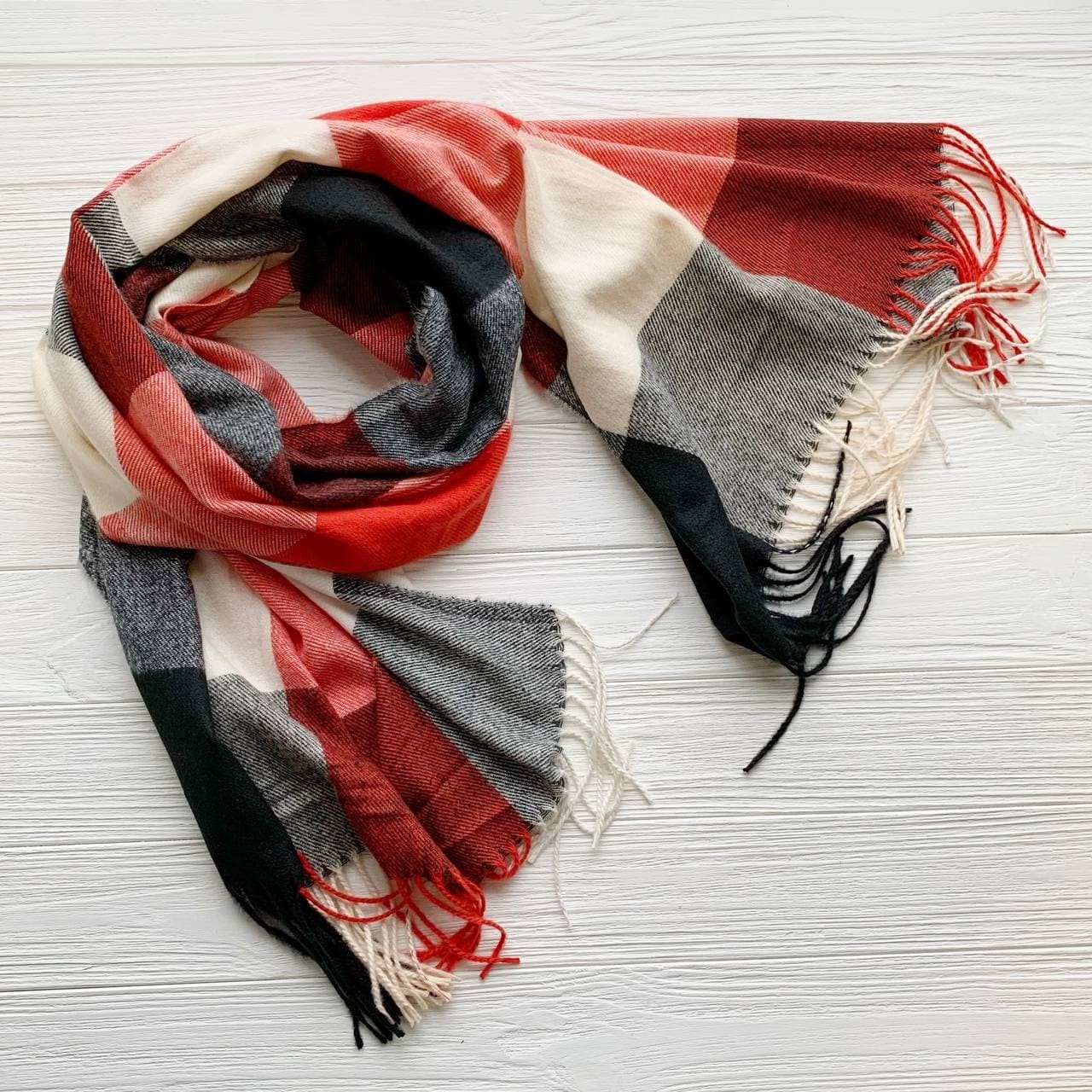 

Шарф в клетку Cashmere 180 см на 70 см красный 100631