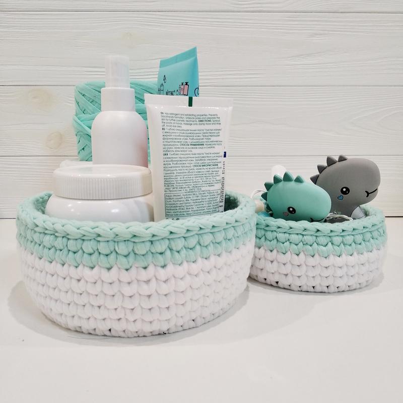 

Набор вязаных трикотажных корзинок органайзеров подставок из трикотажной пряжи для хранения мелочей косметики украшений ручной работы (23586-Нов)