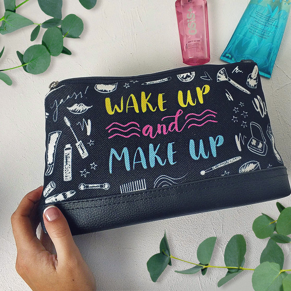 

Косметичка дорожная женская Lovely Wake up and make up Presentville 26х15х8 см 000175780
