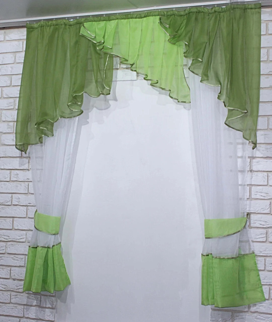 

Шторы Chtextil с ламбрекеном Зеленый