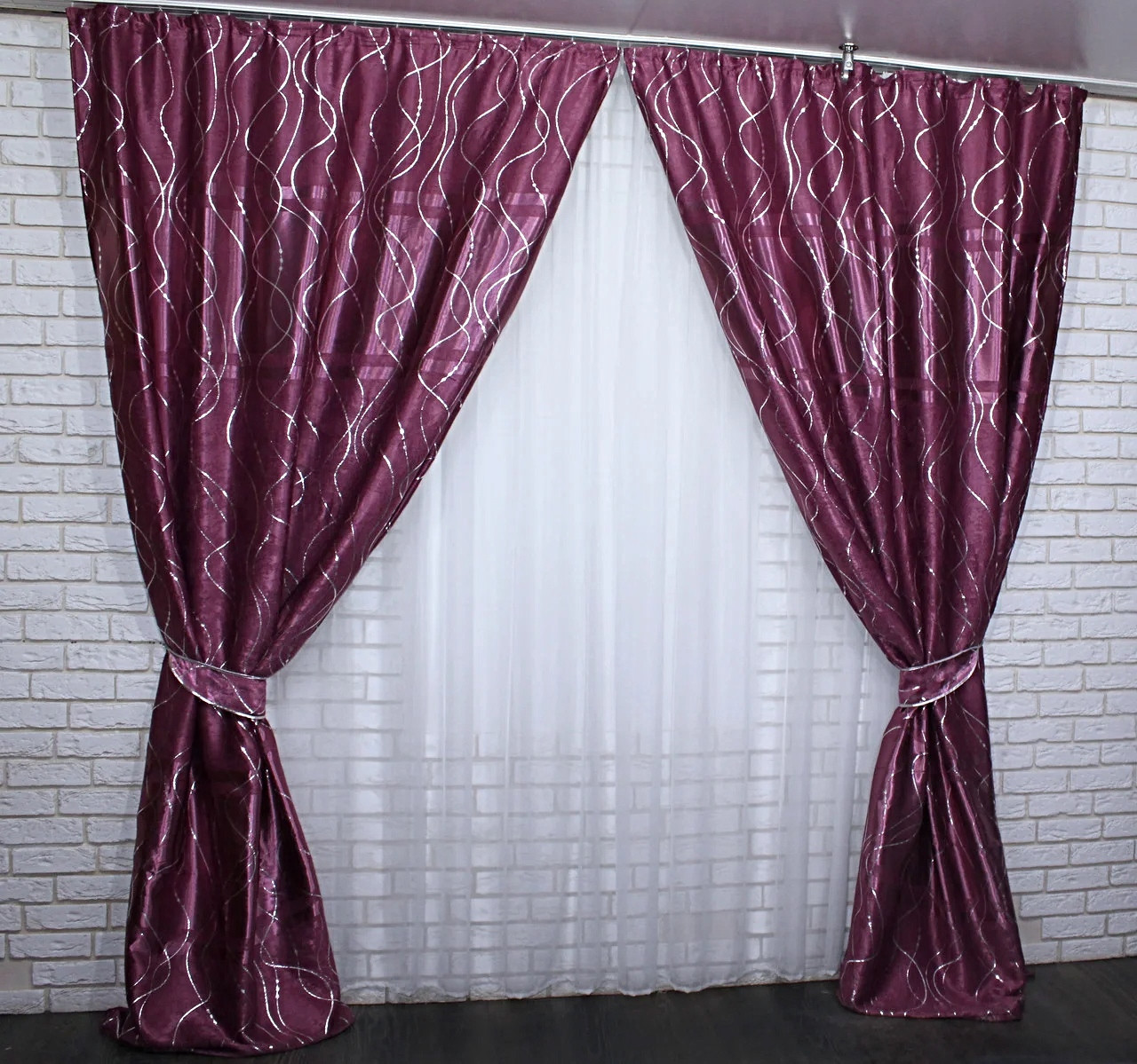 

Комплект штор Chtextil блэкаут, малиновый цвет Ширина каждой шторы по 2.5м