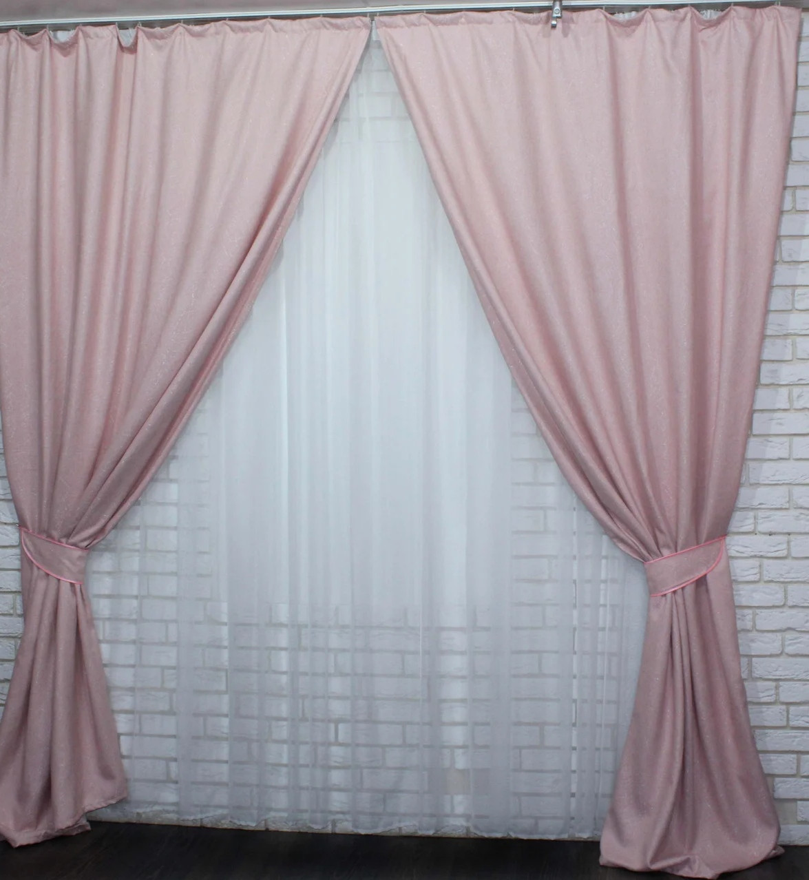 

Комплект штор Chtextil лен - блекаут Ширина каждой шторы по 1,5м Пудровый