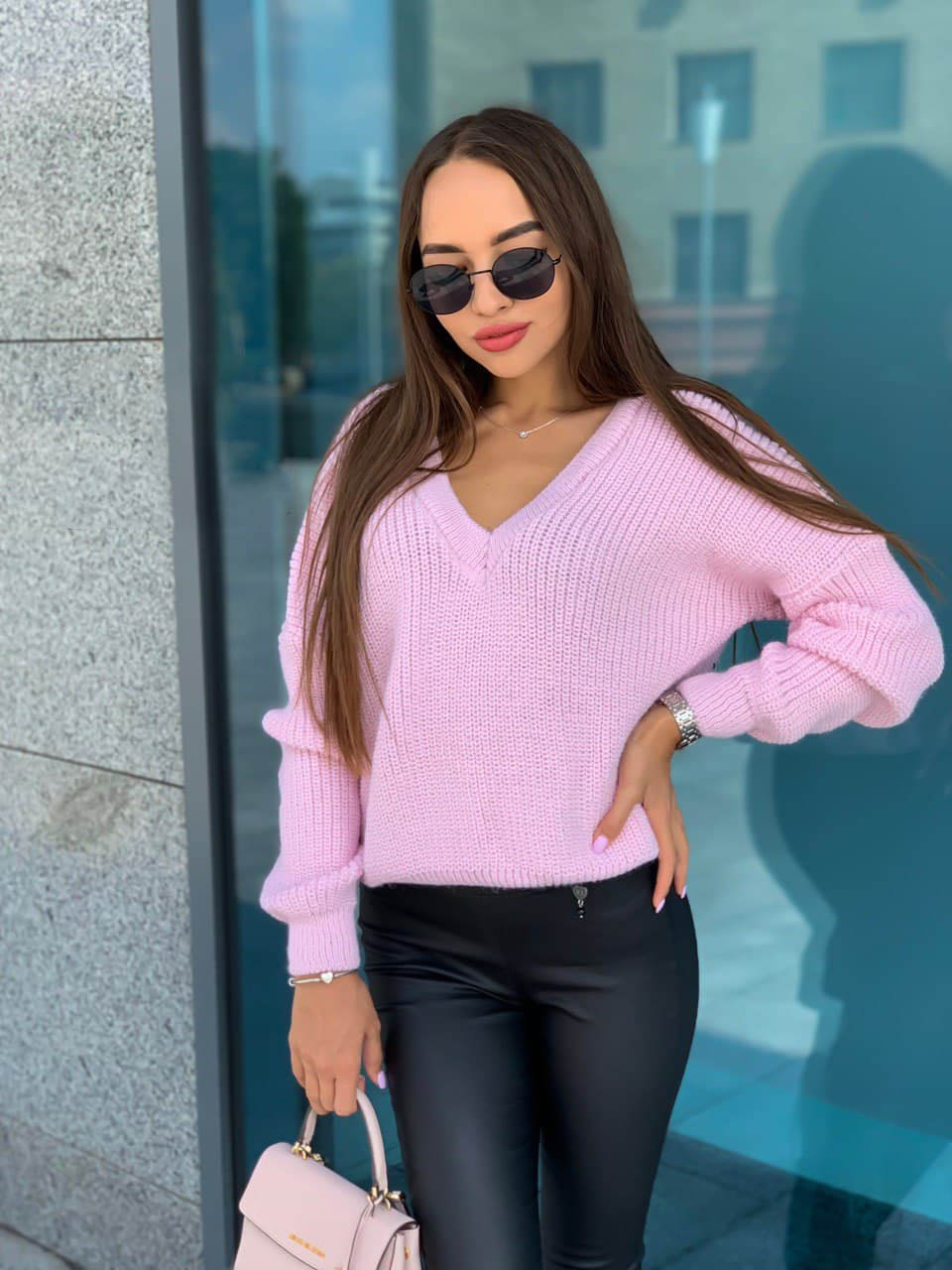 

Fashions • Свитер с вырезом оверсайз Крис Fashions - розовый (0375, Fashions • Свитер с вырезом оверсайз Крис Fashions 44-52 розовый (0375)