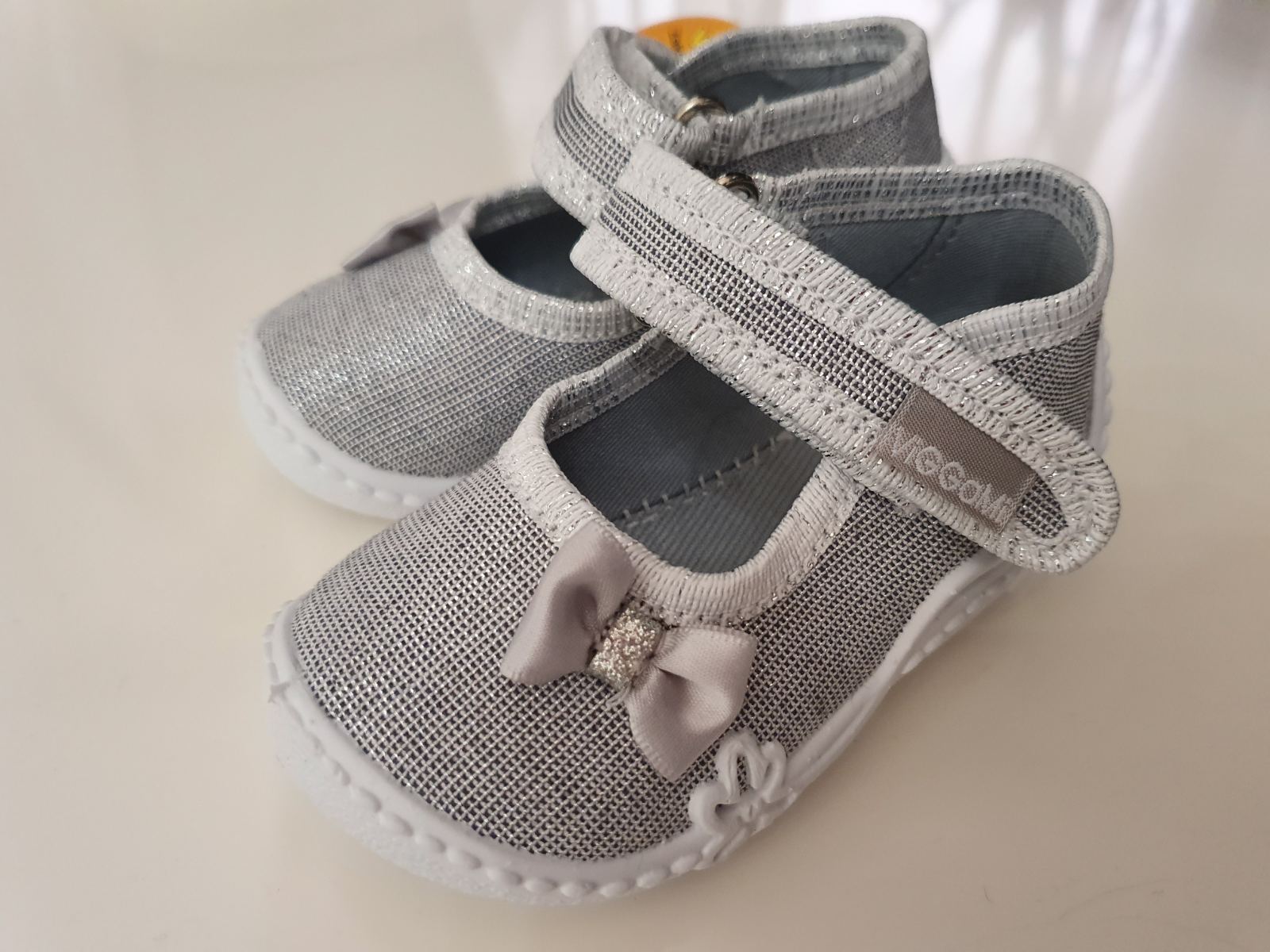 

Стильные мокасины для девочки Viggami Misia lux silver серебристого цвета. 25