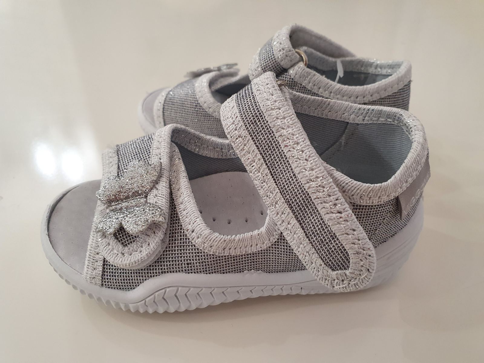 

Босоножки для девочки на двух липучках Ania lux silver 12а Viggami серого цвета. 23
