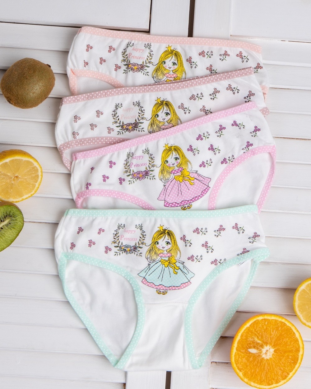 

Трусы для девочки слипы Nicoletta 6 лет рисунок 5829 - 4 шт. Рост 116 см.