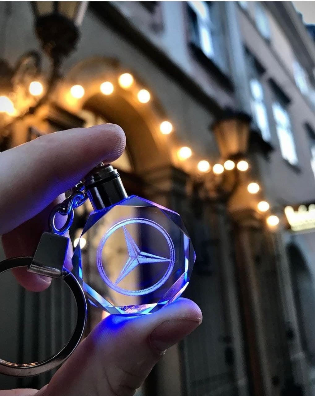 

Led брелок кристал з підсвічуванням MERCEDES-BENZ (8070)
