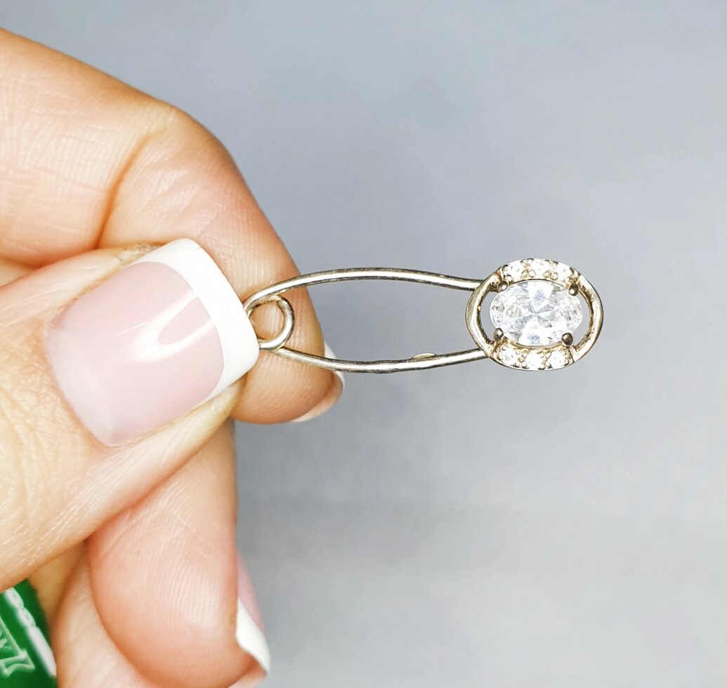 

Серебряная брошка-булавка с кубическим цирконием 1,5 г