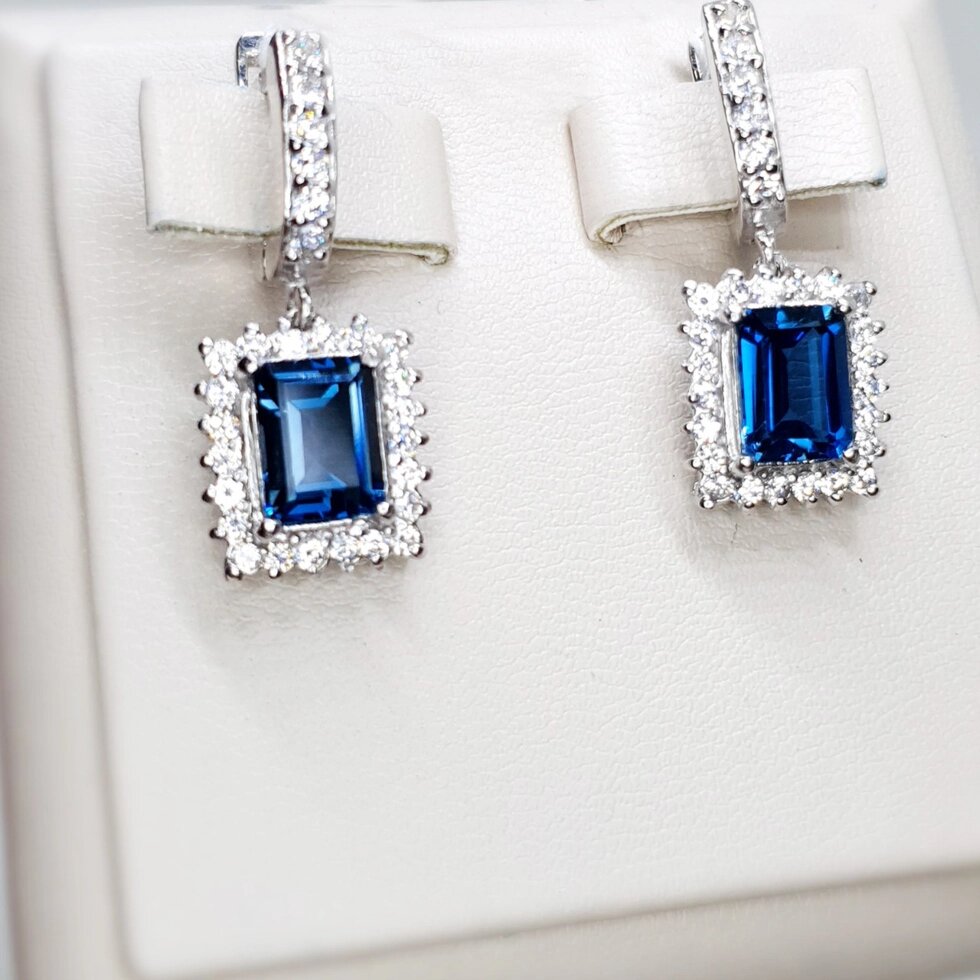 

Сережки серебряные с Лондон топазом и кубическим цирконием 6,59 г