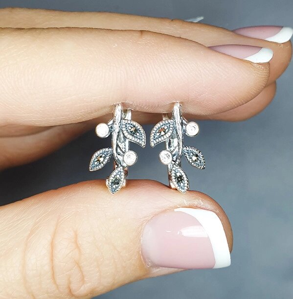 

Сережки серебряные с марказитом 4,12 г