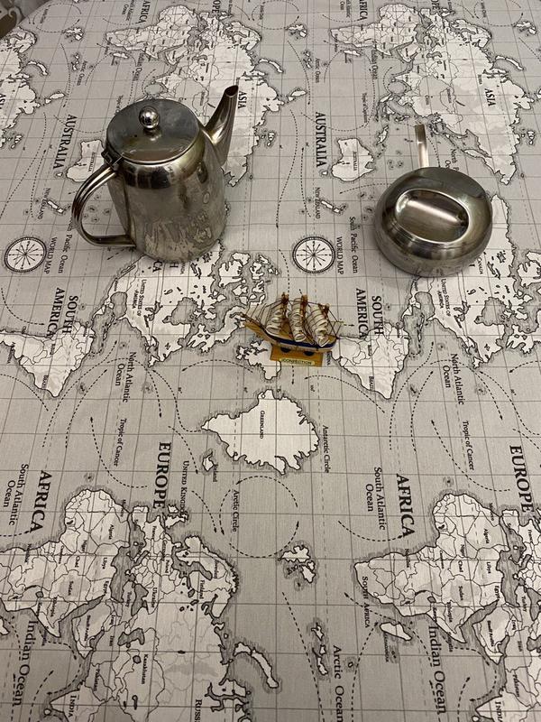 

Скатерть с тефлоновым покрытием MacroHorizon Карта Серый, 140*140 см