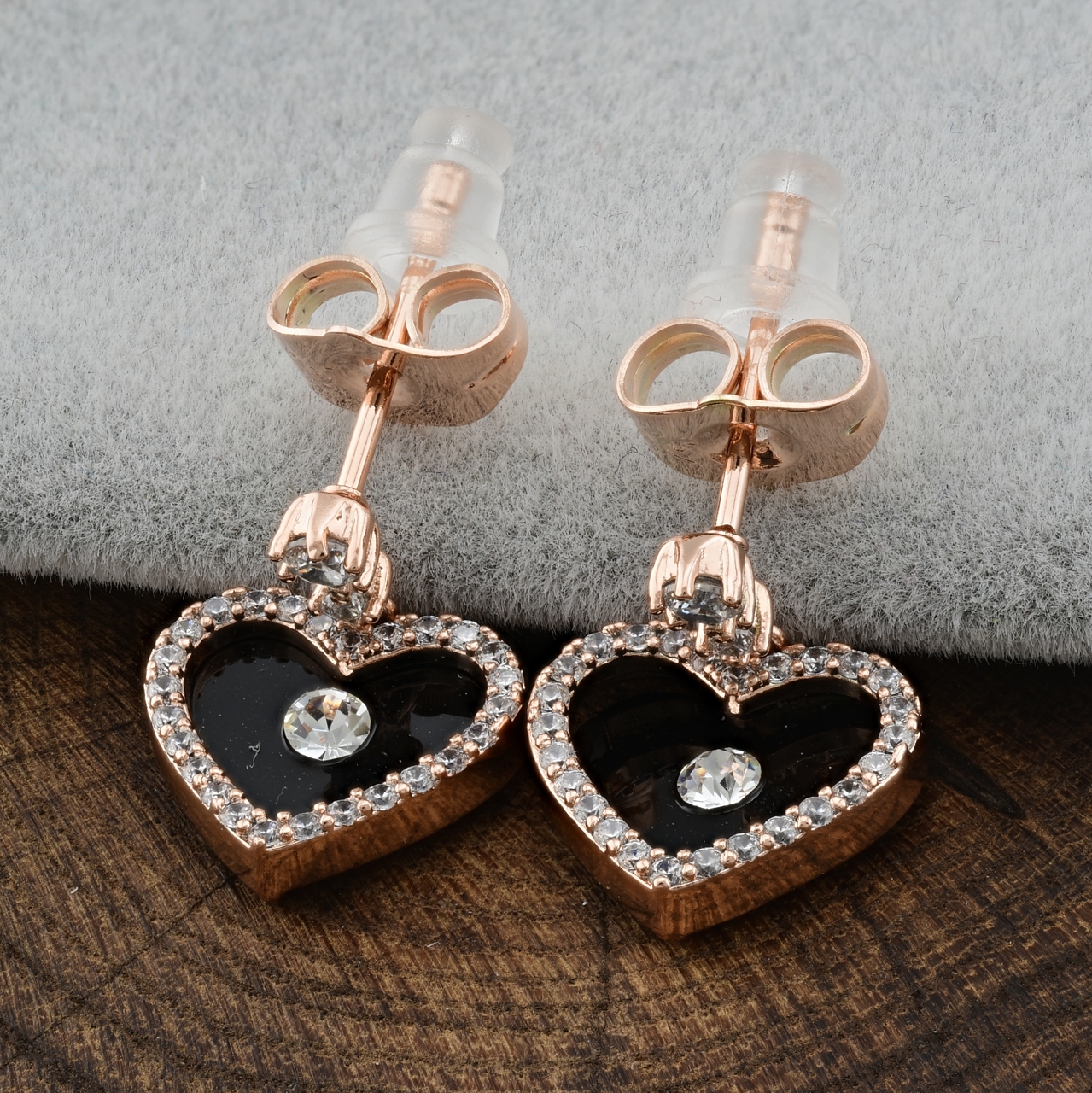 

Серьги Xuping 35399 размер 18х12 мм белые фианиты вес 2.3 г позолота РО
