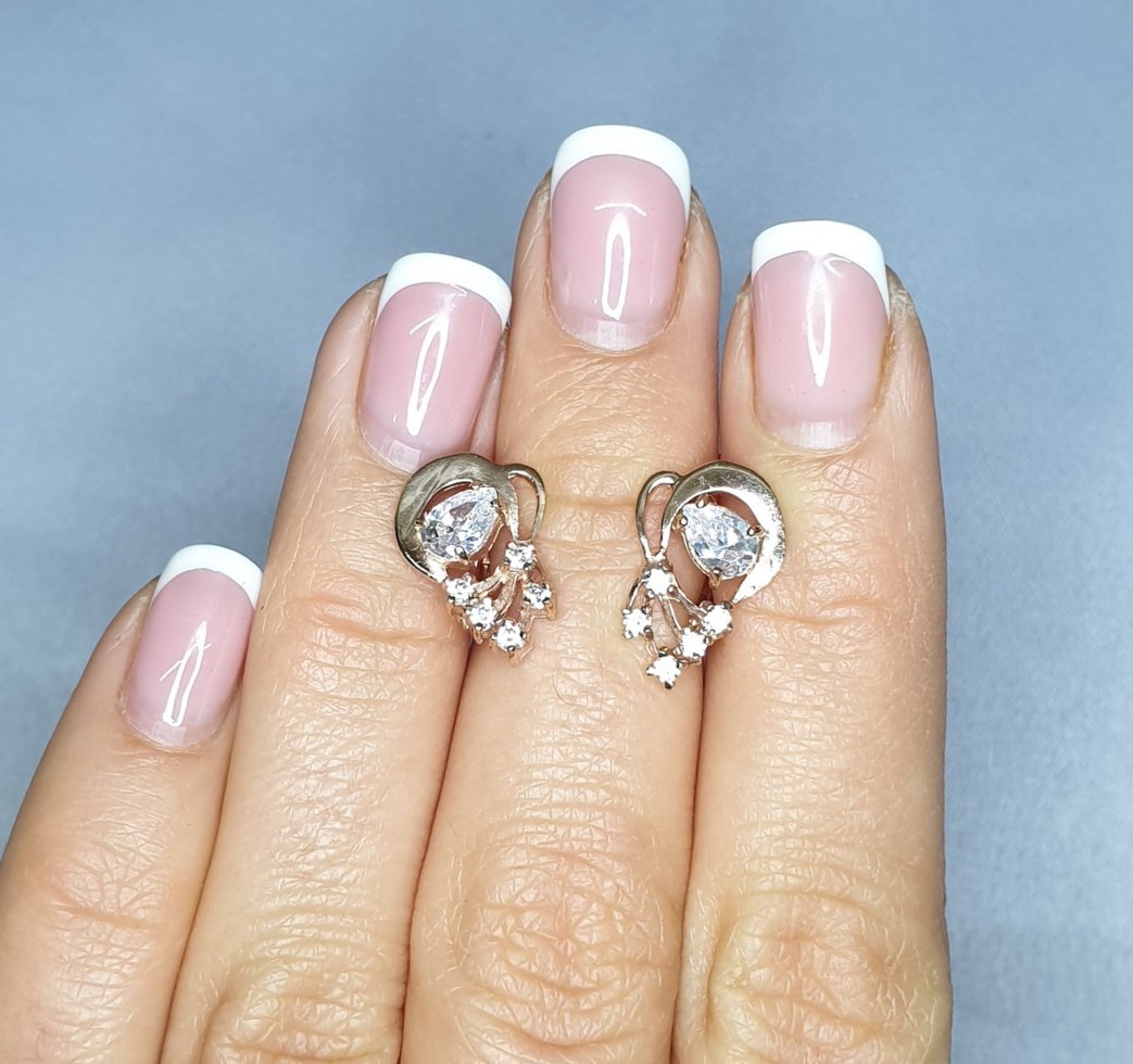 

Сережки позолоченные с фианитом 3,01 г