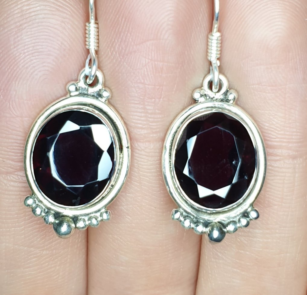 

Сережки серебряные с гранатом 7,10 г