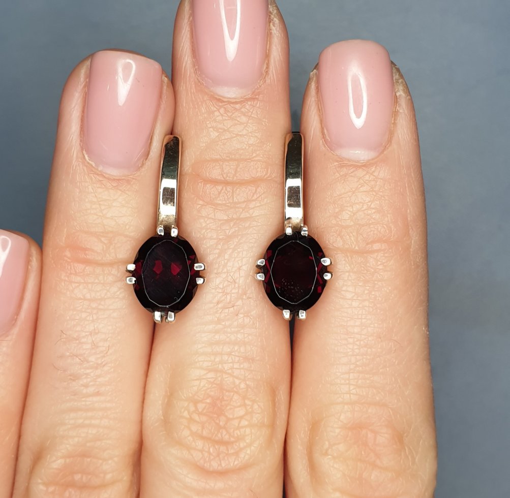 

Сережки серебряные с гранатом 5,14 г