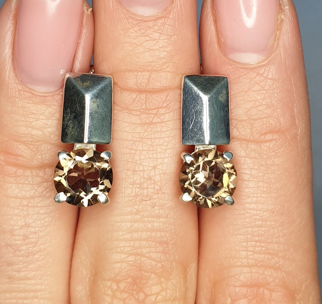 

Сережки серебряные с раухтопазом 4,45 г