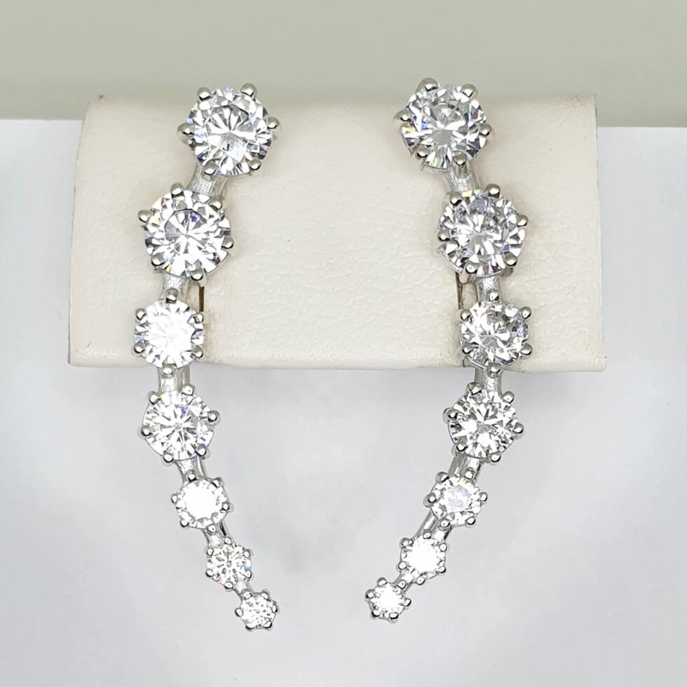 

Сережки-каффы серебряные с фианитом 1,80 г
