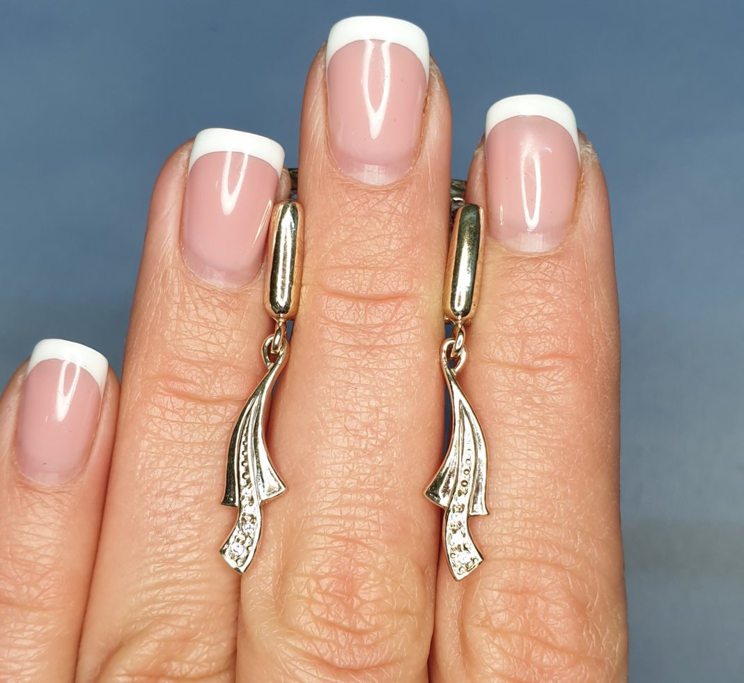 

Сережки позолоченные с кубическим цирконием 3,90 г