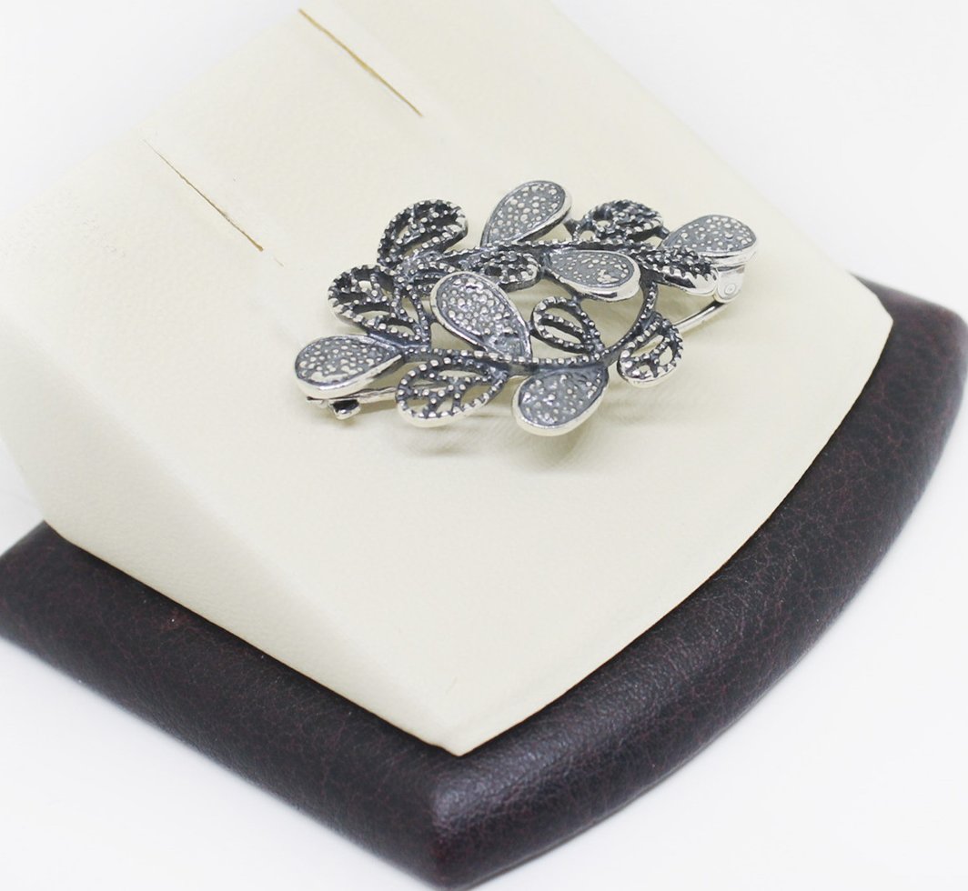 

Серебряная брошка "Азалия" 6,38 г