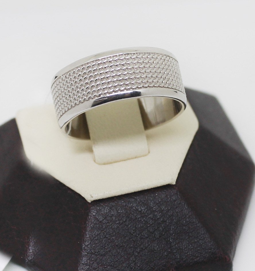 

Кольцо серебряное 19,5 5,9 г