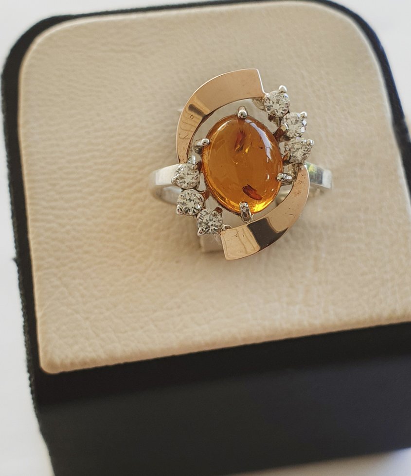 

Кольцо серебряное с янтарем 18 3,25 г