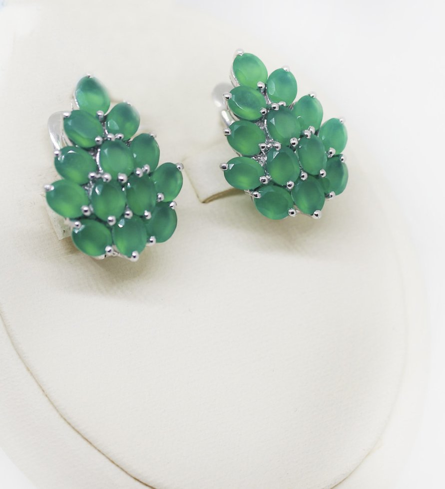 

Сережки серебряные с зеленым агатом 8,75 г