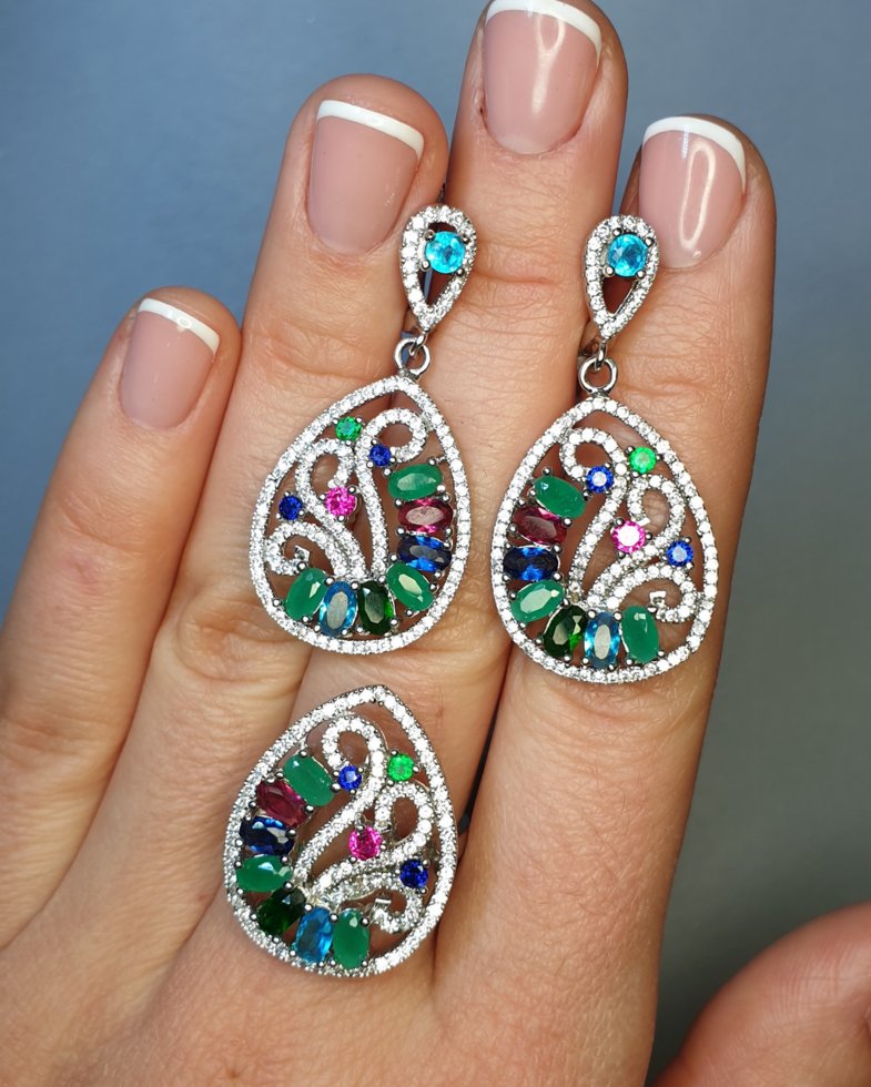 

Сережки серебряные с изумрудом, рубином, голубым топазом 14,05 г