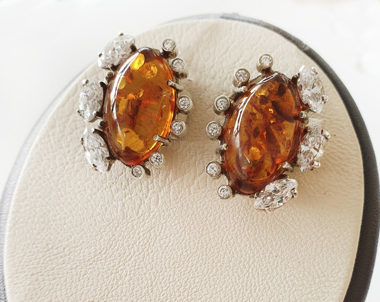 

Сережки серебряные с янтарем 11,13 г